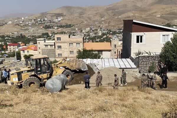 تخریب فوری ۳ هزار مترمربع دیوار کشی در اراضی ملی پلاک ۵۳ «گندک» – خبرگزاری مهر | اخبار ایران و جهان